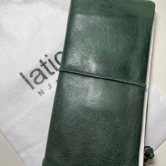Latico Andi Wallet Hunter Green Brand NEW - Picture 1 of 4